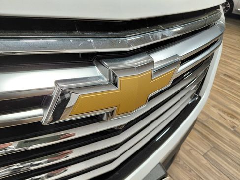 Used 2023 Chevrolet Traverse Premier w/ LPO, Floor Liner Package AWD/4WD image 31