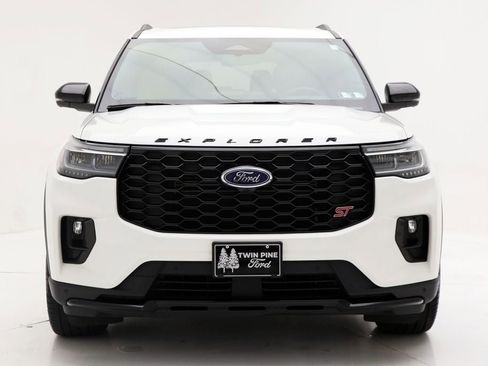 Used 2025 Ford Explorer ST AWD/4WD image 4