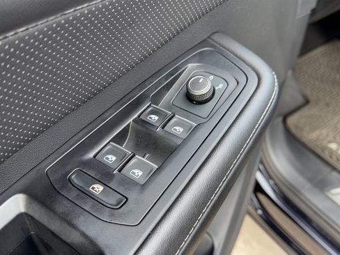 Used 2025 Volkswagen Atlas Cross Sport SE AWD/4WD image 15