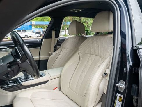Used 2019 BMW 740i w/ Executive Package RWD image 18