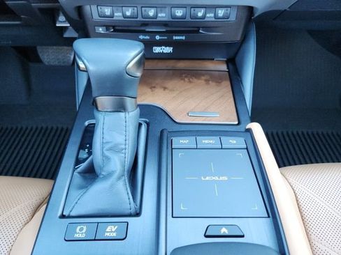 Used 2022 Lexus ES 300h w/ Luxury Package image 22