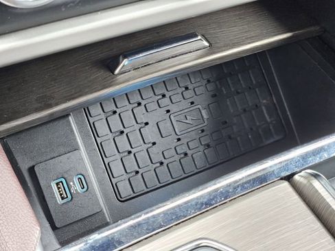 Used 2024 Ford Expedition Limited image 24