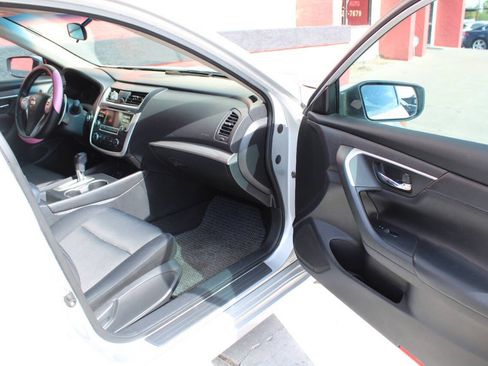 Used 2016 Nissan Altima 2.5 SR FWD image 11