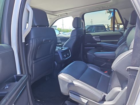 Certified 2025 Ford Expedition Max Platinum AWD/4WD image 9