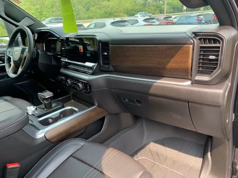 Used 2026 Chevrolet Silverado 1500 High Country w/ High Country Premium Package AWD/4WD image 13
