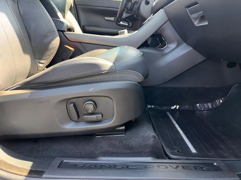 Used 2019 Land Rover Range Rover Evoque SE AWD/4WD image 30