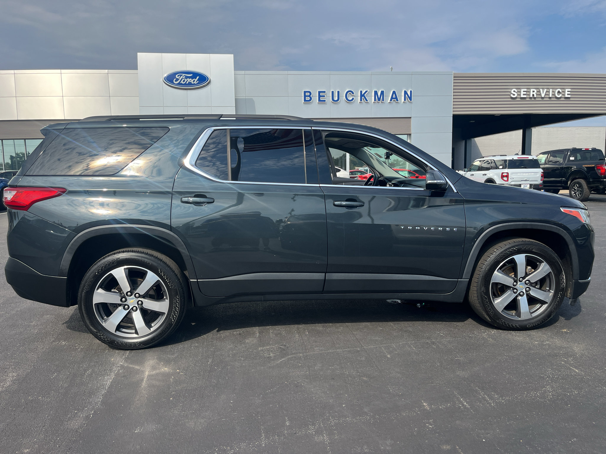 Used 2019 Chevrolet Traverse LT w/ LT Premium Package FWD image 11