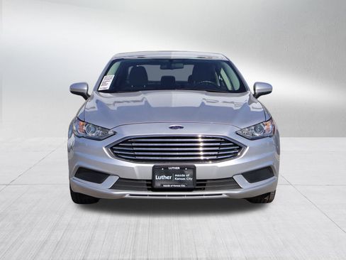 Used 2018 Ford Fusion S image 2