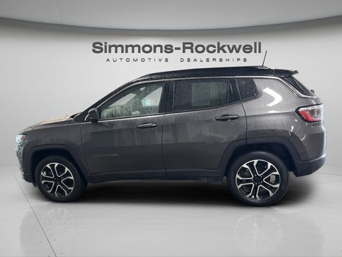 Used 2023 Jeep Compass Limited AWD/4WD image 2