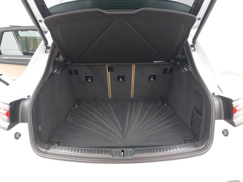 Used 2023 Porsche Macan Turbo image 14