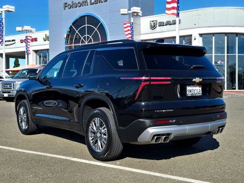 Used 2024 Chevrolet Traverse LT image 6