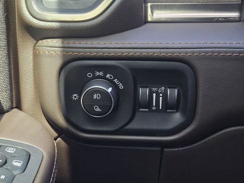 Used 2025 RAM 2500 Limited image 32