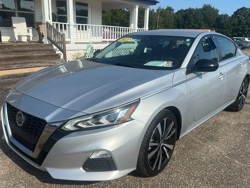 Used 2022 Nissan Altima 2.5 SR image 1