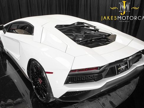 Used 2017 Lamborghini Aventador S image 11