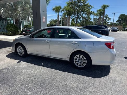 Used 2012 Toyota Camry LE FWD image 4