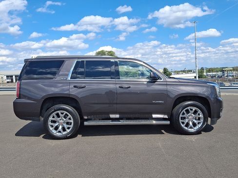 Used 2017 GMC Yukon SLE image 7