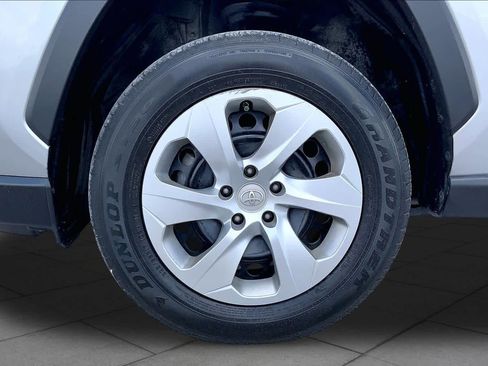 Used 2019 Toyota RAV4 LE FWD image 11
