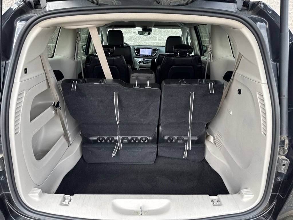 Used 2023 Chrysler Pacifica Touring-L FWD image 35
