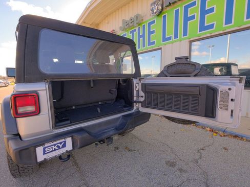 Used 2024 Jeep Wrangler Sport image 16