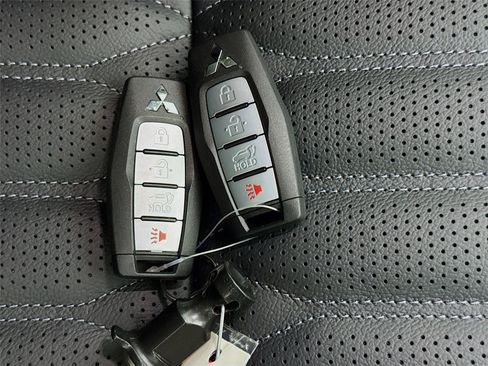 New 2026 Mitsubishi Outlander SEL FWD image 23