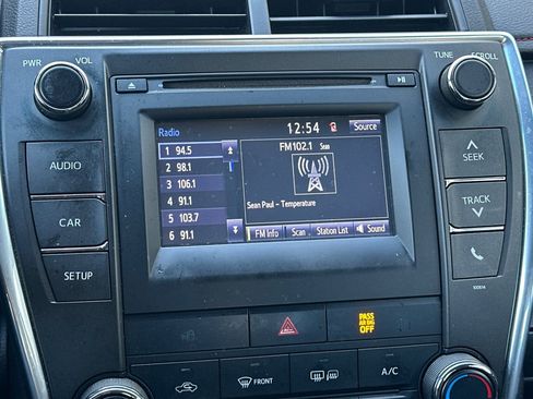 Used 2017 Toyota Camry SE image 21