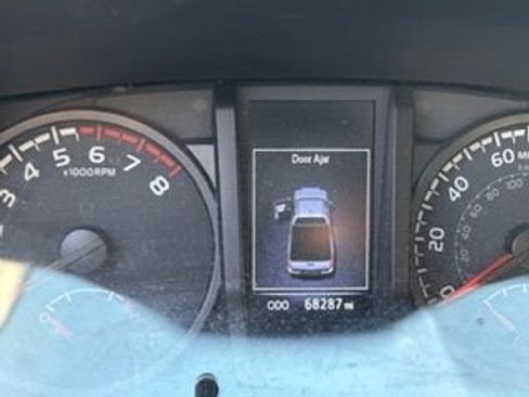 Used 2021 Toyota Tacoma SR AWD/4WD image 9