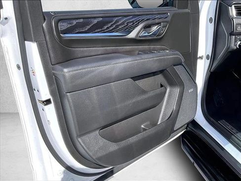 Used 2024 GMC Yukon XL Denali w/ Advanced Technology Package image 18