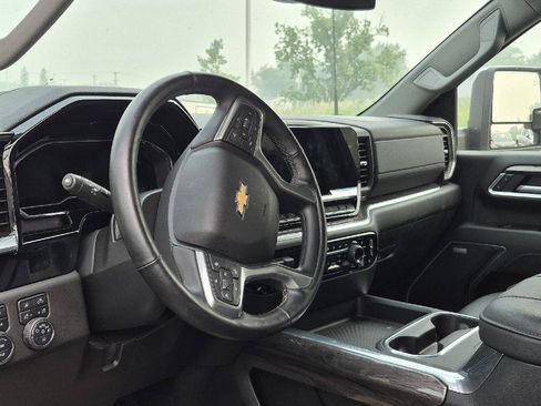 Used 2025 Chevrolet Silverado 2500 LTZ w/ LTZ Plus Package AWD/4WD image 8