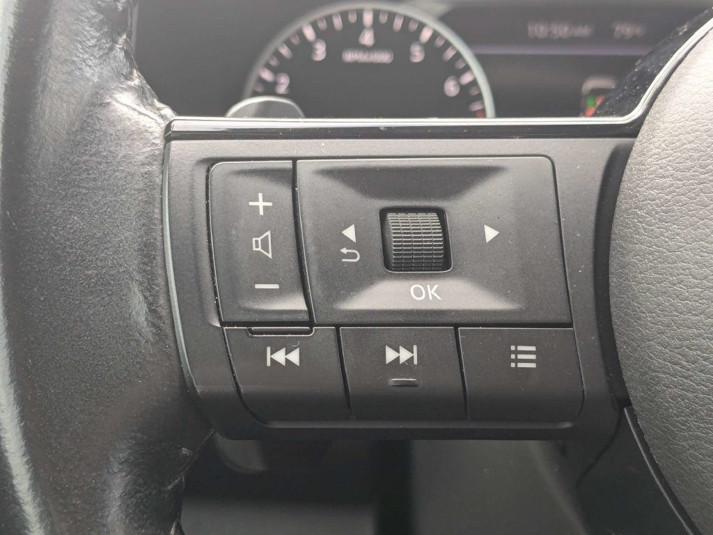 Used 2022 Nissan Pathfinder SV FWD image 36