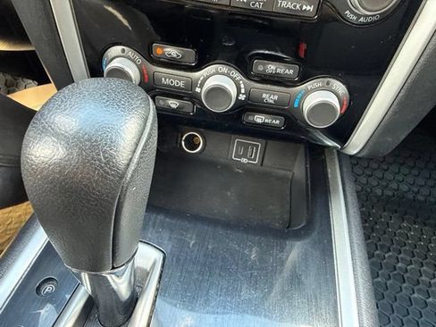 Used 2020 Nissan Pathfinder SV AWD/4WD image 25