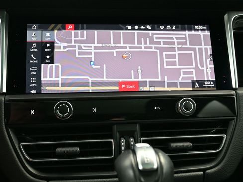 Used 2025 Porsche Macan image 10