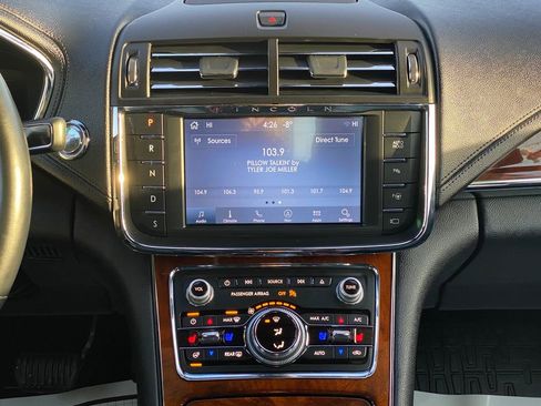 Used 2019 Lincoln Continental Reserve w/ Rear-seat Package image 21