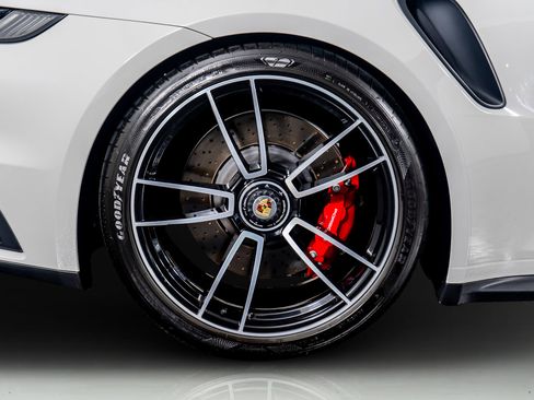 Used 2022 Porsche 911 Turbo image 10