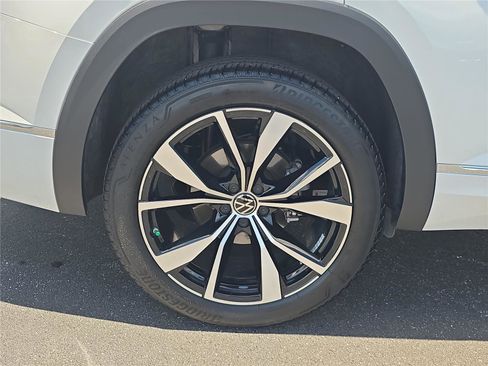 Used 2024 Volkswagen Atlas SEL Premium R-Line AWD/4WD image 29