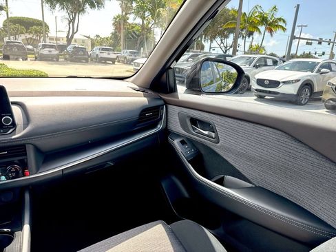 Used 2023 Nissan Rogue SV FWD image 15