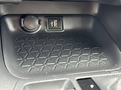 Used 2025 Toyota RAV4 XLE AWD/4WD image 20