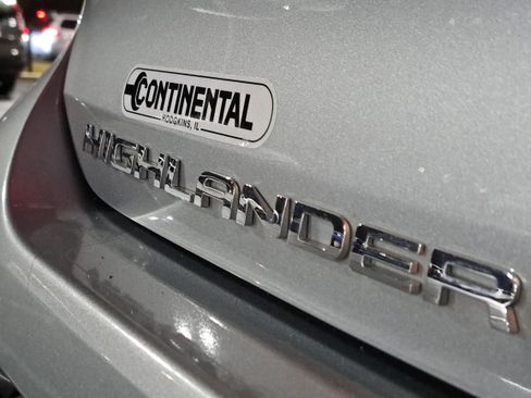 Certified 2021 Toyota Highlander XLE image 8