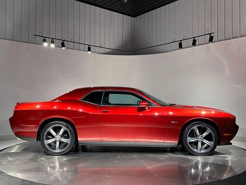 Used 2014 Dodge Challenger SXT image 7
