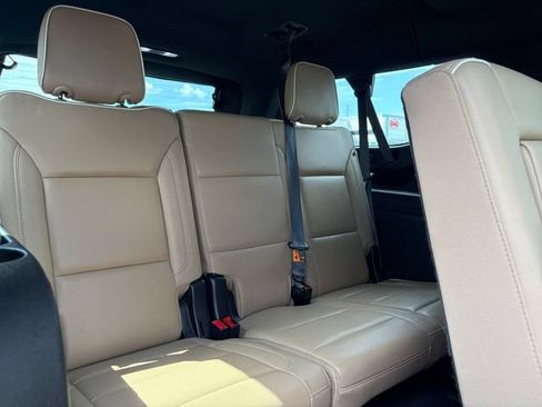 Used 2023 Chevrolet Suburban Premier w/ Advanced Technology Package AWD/4WD image 16