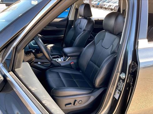 Used 2024 Kia Telluride EX w/ EX Captain's Chair Package image 9
