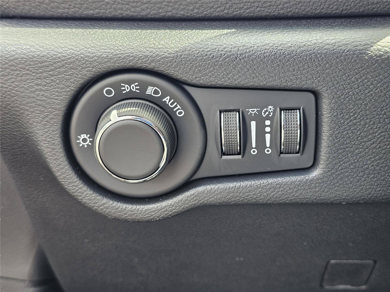 New 2027 Chrysler Pacifica Select FWD image 18