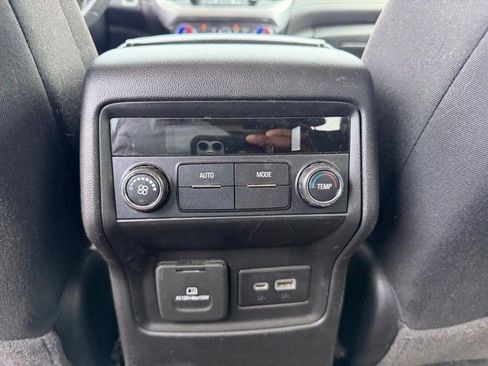 Used 2022 GMC Acadia SLE w/ Driver Convenience Package image 10