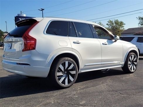 Certified 2025 Volvo XC90 T8 Plus image 3