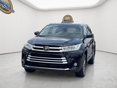 Used 2019 Toyota Highlander XLE AWD/4WD image 1