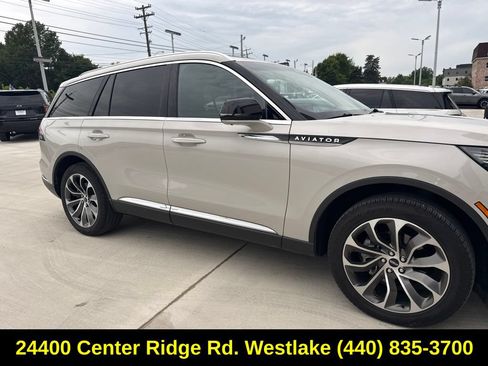 Used 2025 Lincoln Aviator Reserve w/ Illumination Package AWD/4WD image 7
