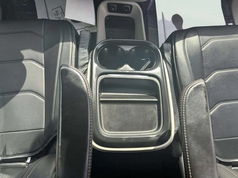 Used 2018 Chrysler Pacifica Touring-L FWD image 23