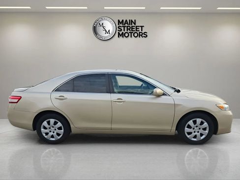 Used 2010 Toyota Camry LE image 5