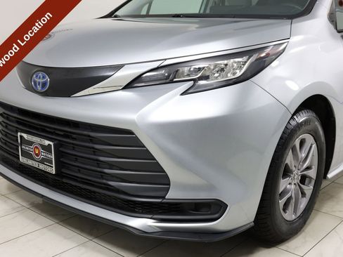 Used 2022 Toyota Sienna LE FWD image 42