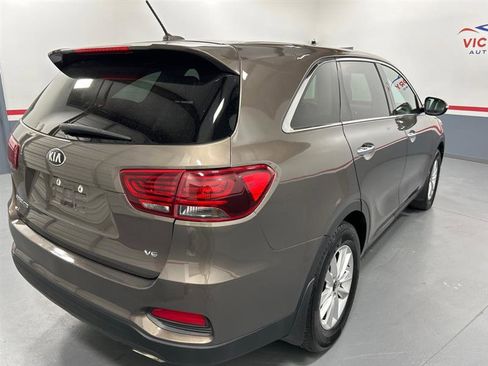 Used 2019 Kia Sorento FWD V6 image 3