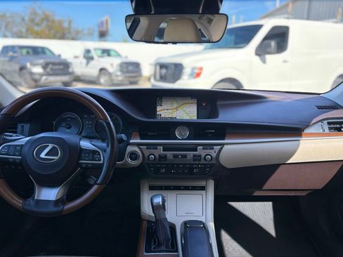 Used 2017 Lexus ES 300h image 21